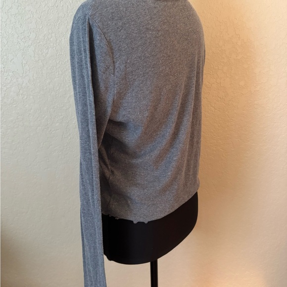 Hollister Women's Blue Long Sleeve Tee with Embroidery - Picture 3 of 6